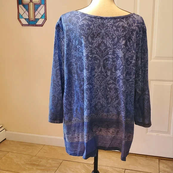 Avenue Blue Top with Small Rhinestones .Size 26/28 - Picture 4 of 9